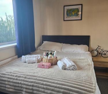 Broadheath Casa | Double bedroom located close to Manchester Airport