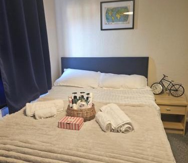 Broadheath Casa | Double bedroom located close to Manchester Airport