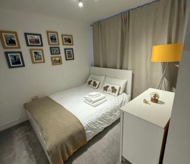 Edinburgh Casa | Double Bedroom With Dedicated Private Bathroom