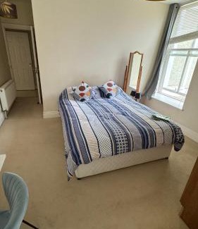 Cork Casa | Double Bedroom with private bathroom close to Cork city