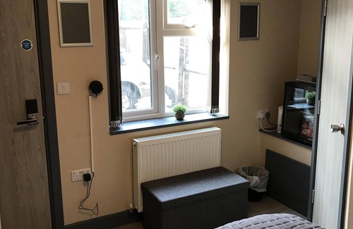 Frampton Hotel | Confortable-Habitacion Doble-Baño con ducha
