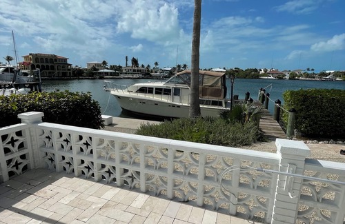 Key West Alquiler De Eote | Double Cabin Luxury Power Motor Yacht in Key West