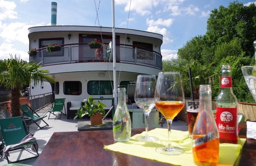 Leipziger Vorstadt Apartamento | Double cabin on a residential ship