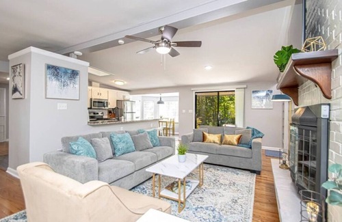 Jacksonville Casa | Double Diamond Rentals – Spectacular Home W/Land