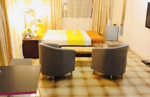 Freetown Cama Y Desayuno | Double ensuite rooms, Excellence water system, Solar, generator, FREE WIFI, B&B
