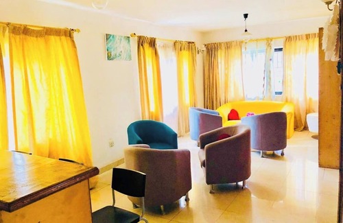 Freetown Cama Y Desayuno | Double ensuite rooms, Excellence water system, Solar, generator, FREE WIFI, B&B