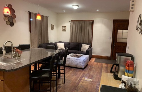 Niagara Falls Casa | Double Houses Accommodates 18 with Free Off-Street Parking - USA