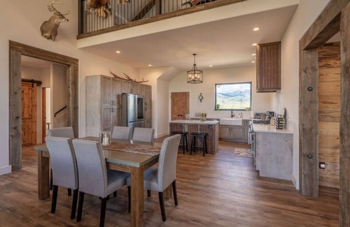 Pray Casa | Double MM Ranch · 2 Bedrooms Plus a Spacious Sleeping Loft (Sleeps 8)