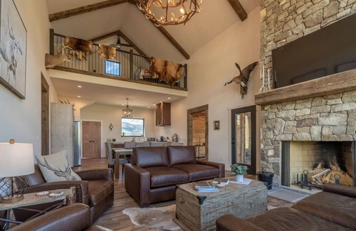 Pray Casa | Double MM Ranch · 2 Bedrooms Plus a Spacious Sleeping Loft (Sleeps 8)