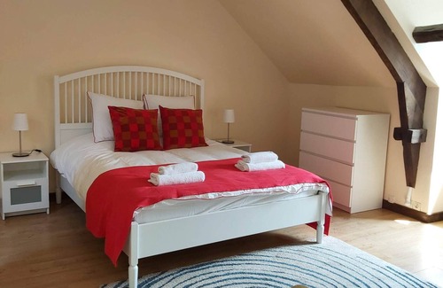 Les Champs-Geraux Casa | Cama de Matrimonio o Dos Camas-Baño compartido-Vista al patio