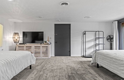 Rapid City Cama Y Desayuno | Double Queen Suite 5 - Black Forest Inn Bed and Breakfast