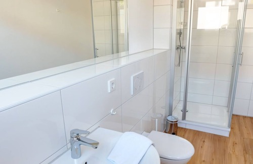 Heilbad Heiligenstadt Apartamento | Double room with bathroom & corridor / Iberg view - Sonnenschein Hotel & Apartments