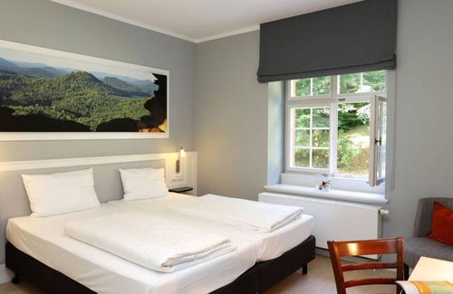 Annweiler am Trifels Cama Y Desayuno | Habitación doble, ducha, aseo, tranquila - Kurhaus Trifels Seminarhotel GmbH