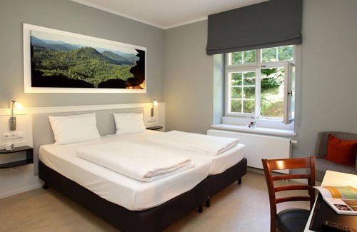 Annweiler am Trifels Cama Y Desayuno | Habitación doble, ducha, aseo, tranquila - Kurhaus Trifels Seminarhotel GmbH