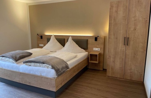 Wolf Cama Y Desayuno | Double room 8 - Gäste- und Weinhaus Haus Schatzgarten