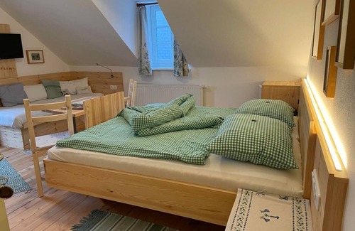 Vorderstoder Otro | Habitación doble "Alpenblumen" con baño, WC - Baby- y Kinderbauernhof Zamsegg