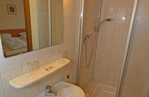 Waldbockelheim Casa | Double room C / Economy, shower/WC, 1 bedroom - Weinhaus Hehner-Kiltz