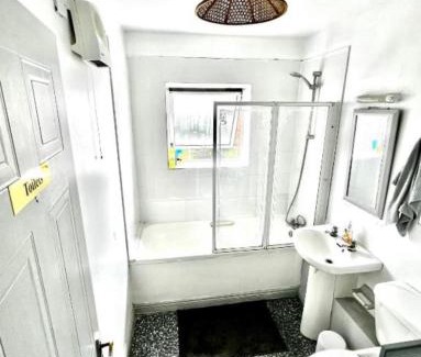 North Wall Casa | Double Room in a Cozy shared apartment, Custom House Harbour Apartments