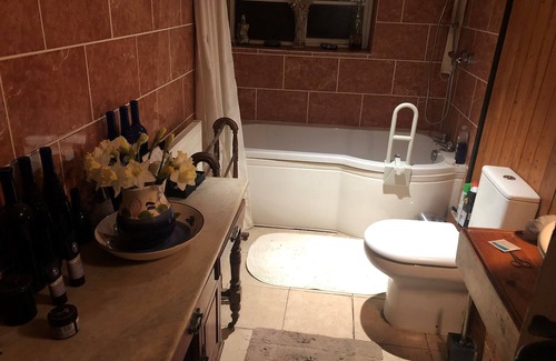 New Forest District Cama Y Desayuno | Double Room in Character Cottage - With Parking