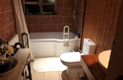 New Forest District Cama Y Desayuno | Double Room in Character Cottage - With Parking