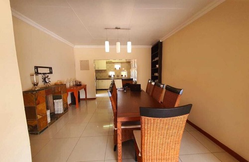 Mahikeng Casa | Double Room in cosy Guesthouse, one of the select guesthouses in Mahikeng ! in Mahikeng