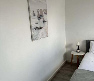 Guildford West Casa | Double Room in Guildford West - Near Parks & Eateries - Explore with Ease - Shared Bathroom