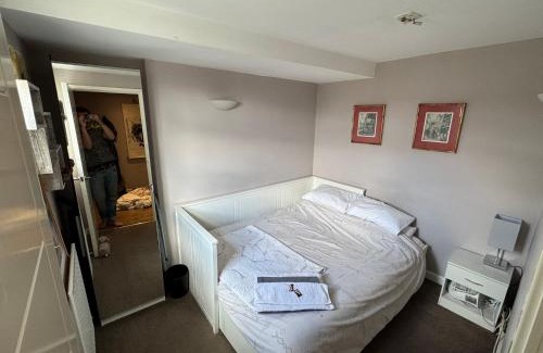Kentish Town Casa | Double room in London Penthouse Homestay