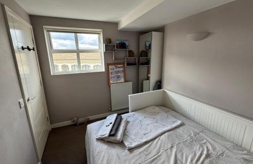 Kentish Town Casa | Double room in London Penthouse Homestay
