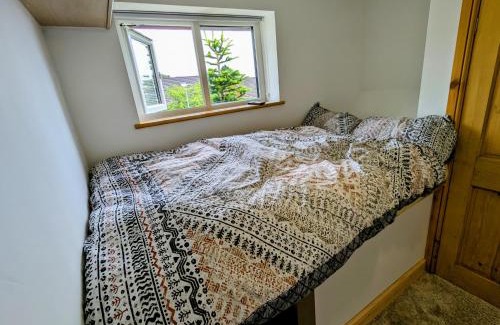 Bromley Cross Casa | Double Room l Large TV l Great Transport Links