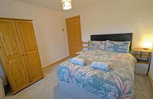Bromley Cross Casa | Double Room l Large TV l Great Transport Links