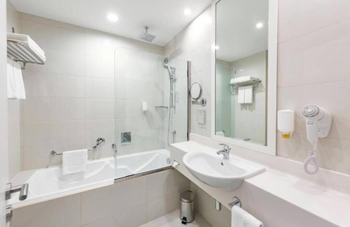 Dafan Al Nakheel Apartamento | Double Room Near Al Naeem Mall by E R