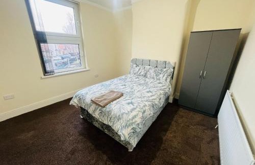 Nottingham Casa | Double Room Near Railway station & Football Ground 88
