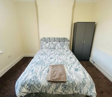 Nottingham Casa | Double Room Near Railway station & Football Ground 88