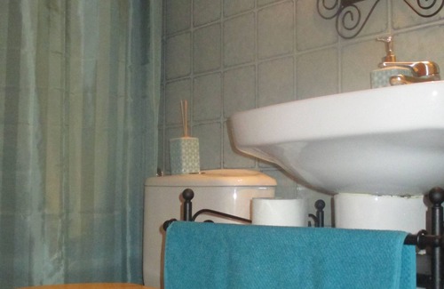 Bescano Cabaña | HABITACIÓN DOBLE CERCA DEL AEROPUERTO