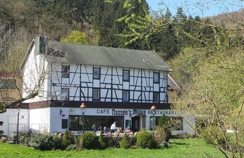 Waldbreitbach Apartamento | Double room (room no. 2) - Nassen's Mühle - Restaurant & Pension