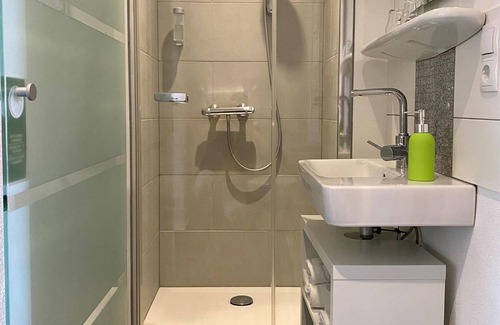 Fichtelberg Apartamento | Double room, shower, toilet, balcony - WAGNER'S Hotel and Restaurant Schönblick