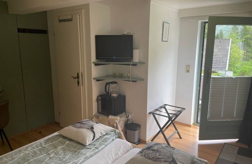 Stall Cama Y Desayuno | Double room, shower, WC, mountain side - Mölltaler Appartements