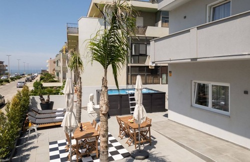 Arvore Casa | HostWise Arvore - Double Room w/ 2 single beds and Pool