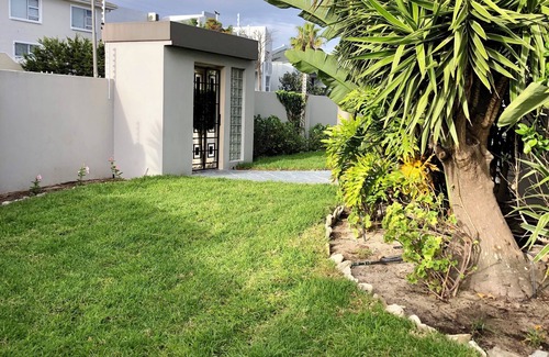 West Beach Cabina | Double Room! Welcome to our charming guesthouse in Cap Town!