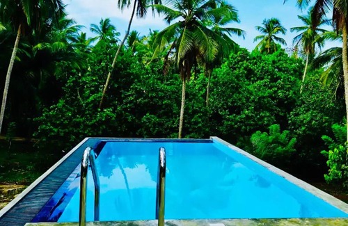 Mallawapitiya Villa | Double Room with Balcony - The Hideaway Kurunegala Sri Lanka