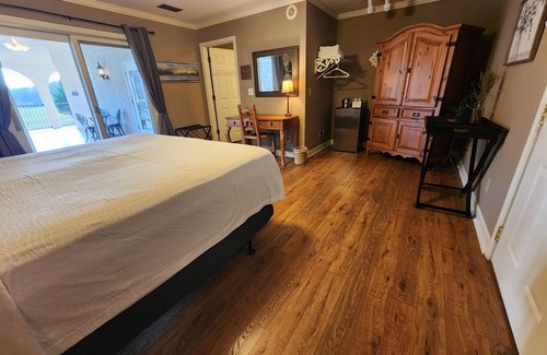 Lookout Valley Neighborhood Association Cabina | Double Room with King Bed and Balcony