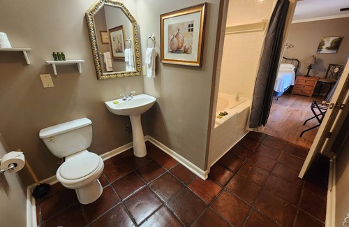 Lookout Valley Neighborhood Association Cabina | Double Room with King Bed and Balcony