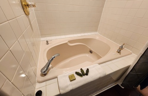 Lookout Valley Neighborhood Association Cabina | Double Room with King Bed and Balcony
