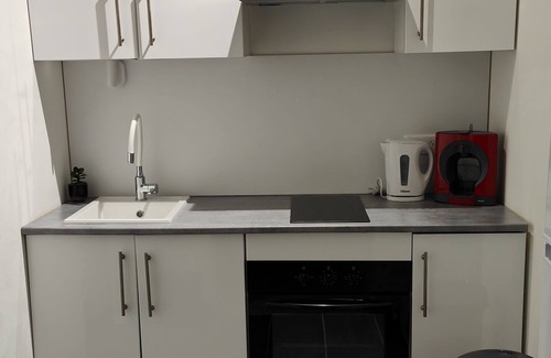 Crest Apartamento | Estudio-Confortable-Baño Privado-Vista al patio