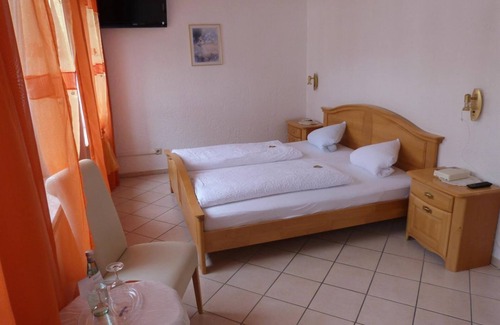 Mehring Cama Y Desayuno | Habitación doble con ducha y aseo - Winzergasthof "Zum Kellerstübchen"