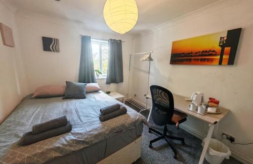 Bournemouth Casa | Double Rooms near Bournemouth Hospital ensuite or shared bathroom options