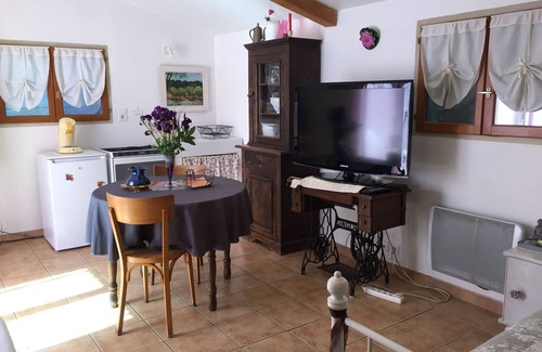 Cotignac Apartamento | ESTUDIO DOS PERSONAS LADO PROPIETARIO PISCINA CLIMATIZADA ABRIL. OCTOB