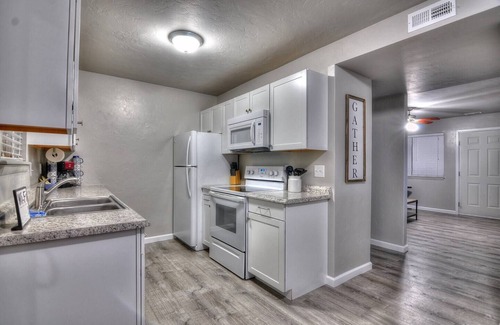 Grand Junction Casa | Double the Fun w/ 2 townhouses w/private hot tub!!