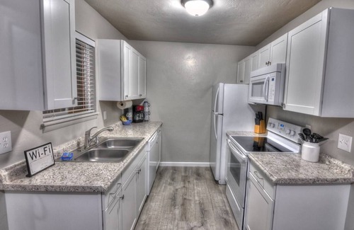 Grand Junction Casa | Double the Fun w/ 2 townhouses w/private hot tub!!
