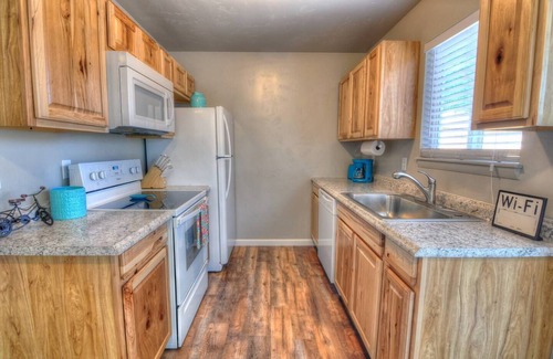 Grand Junction Casa | Double the Fun w/ 2 townhouses w/private hot tub!!